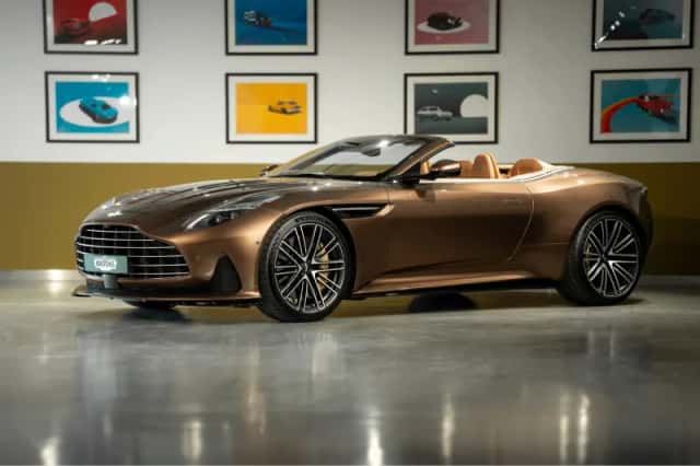 Aston Martin DB12 Volante (2024) thumbnail 1