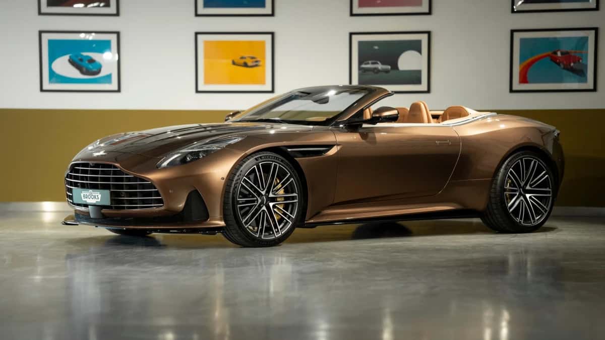 Aston Martin DB12 Volante (2024) — foto 1
