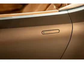 Aston Martin DB12 Volante (2024) thumbnail 17