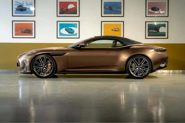 Aston Martin DB12 Volante (2024) thumbnail 4
