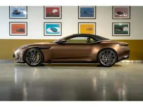 Aston Martin DB12 Volante (2024) thumbnail 4