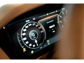 Aston Martin DB12 Volante (2024) thumbnail 32
