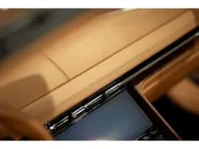 Aston Martin DB12 Volante (2024) thumbnail 40
