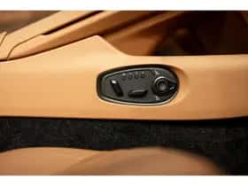 Aston Martin DB12 Volante (2024) thumbnail 48