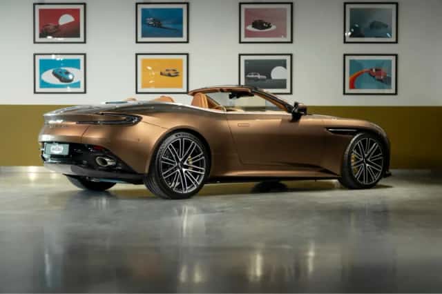 Aston Martin DB12 Volante (2024) thumbnail 6