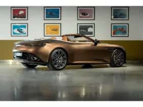 Aston Martin DB12 Volante (2024) thumbnail 6