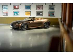 Aston Martin DB12 Volante (2024) thumbnail 8