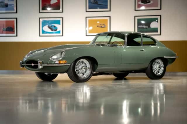 Jaguar E-Type (1966) thumbnail 1