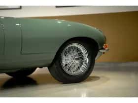 Jaguar E-Type (1966) thumbnail 12