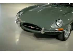 Jaguar E-Type (1966) thumbnail 6