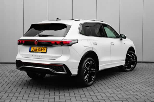 Volkswagen Tiguan (2025) thumbnail 2