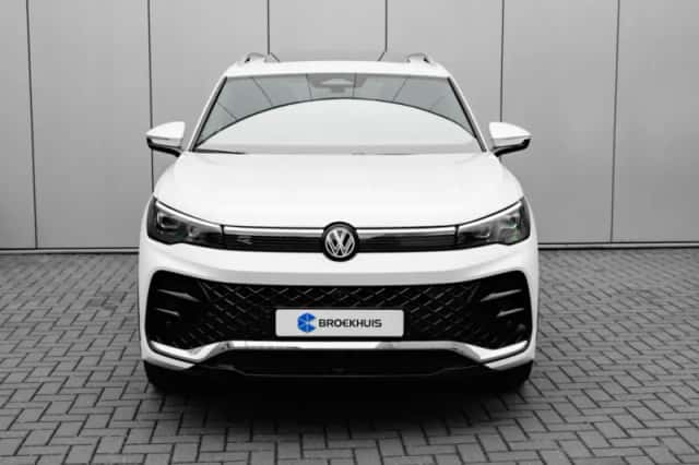 Volkswagen Tiguan (2025) thumbnail 3