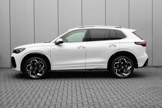Volkswagen Tiguan (2025) thumbnail 5