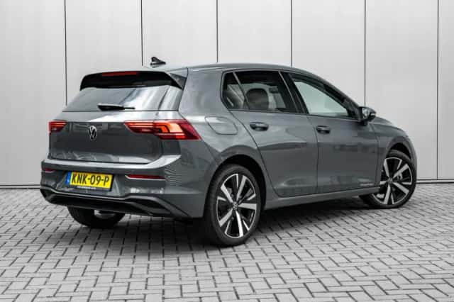 Volkswagen Golf (2026) thumbnail 2