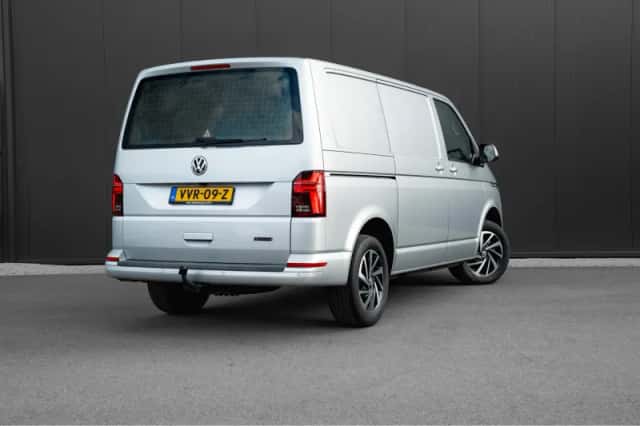 Volkswagen Transporter (2023) thumbnail 2