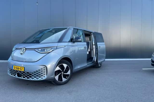 Volkswagen ID. Buzz (2022) thumbnail 2