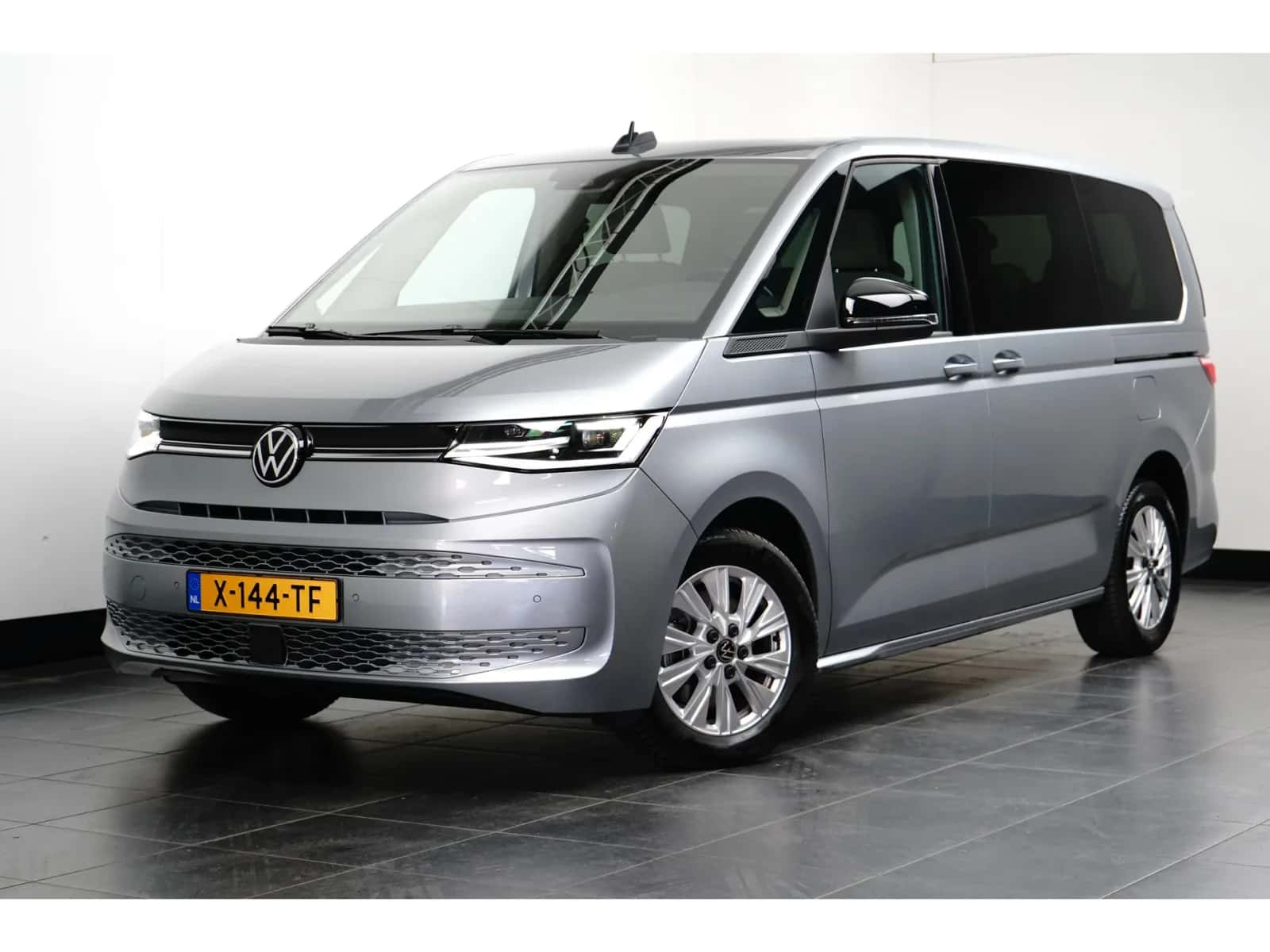 Volkswagen Multivan (2024) — foto 1