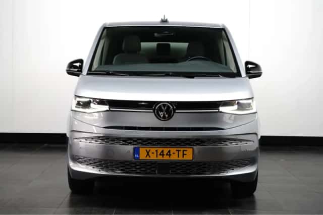 Volkswagen Multivan (2024) thumbnail 2