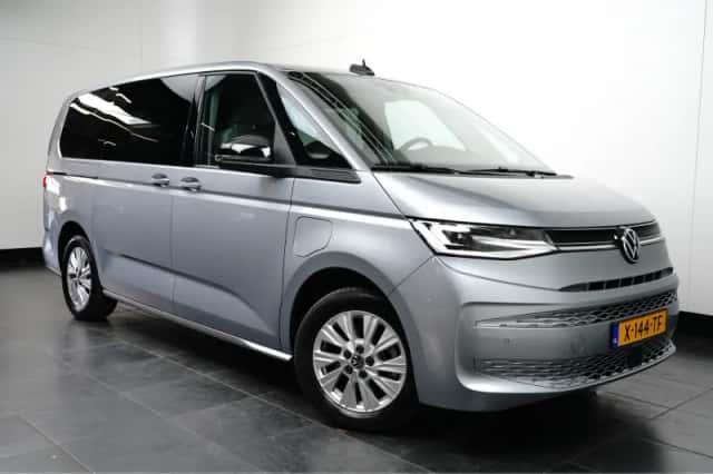 Volkswagen Multivan (2024) thumbnail 3