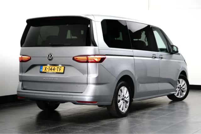 Volkswagen Multivan (2024) thumbnail 4
