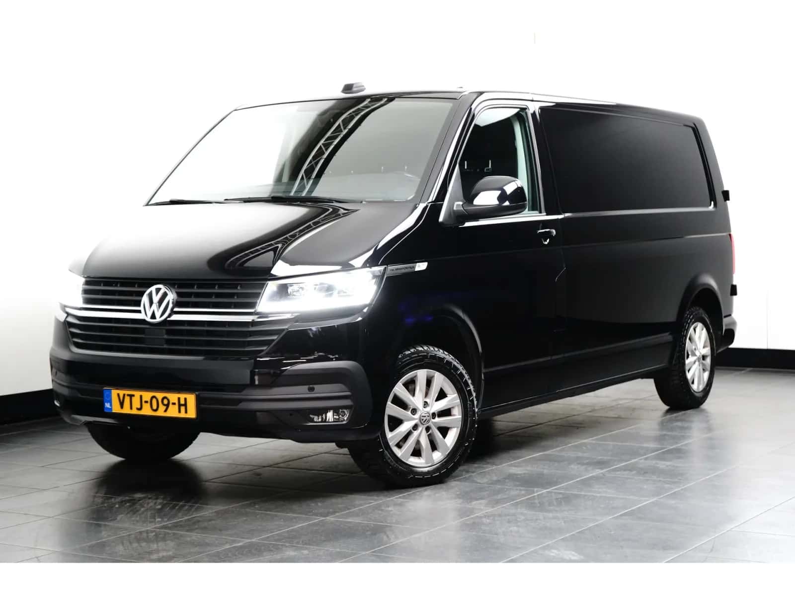Volkswagen Transporter (2023) — foto 1