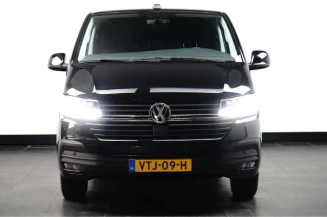 Volkswagen Transporter (2023) thumbnail 2