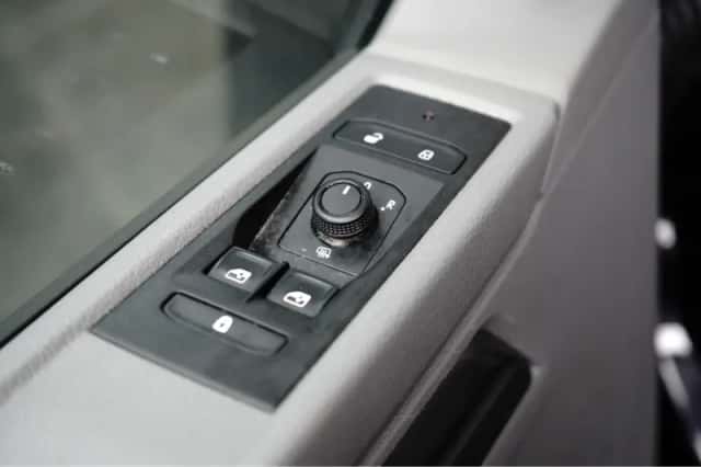 Volkswagen Transporter (2023) thumbnail 13
