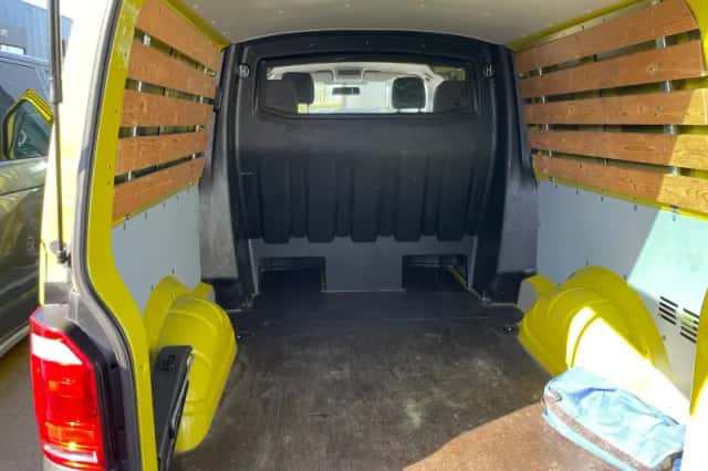 Volkswagen Transporter (2017) thumbnail 16