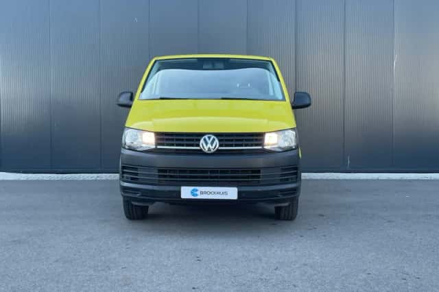 Volkswagen Transporter (2017) thumbnail 3