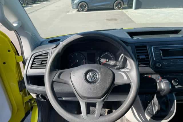 Volkswagen Transporter (2017) thumbnail 9