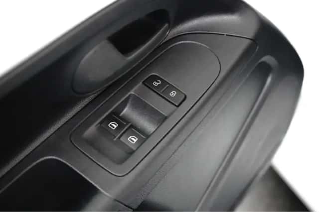 Volkswagen Up! (2023) thumbnail 18