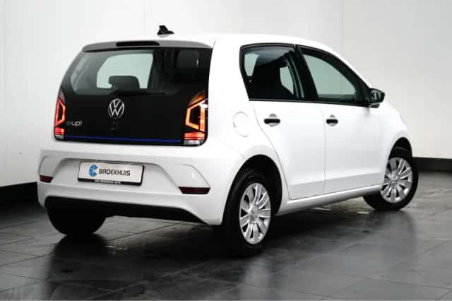 Volkswagen Up! (2023) thumbnail 4