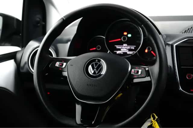 Volkswagen Up! (2023) thumbnail 10