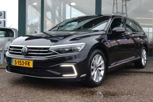 Volkswagen Passat (2023) thumbnail 1