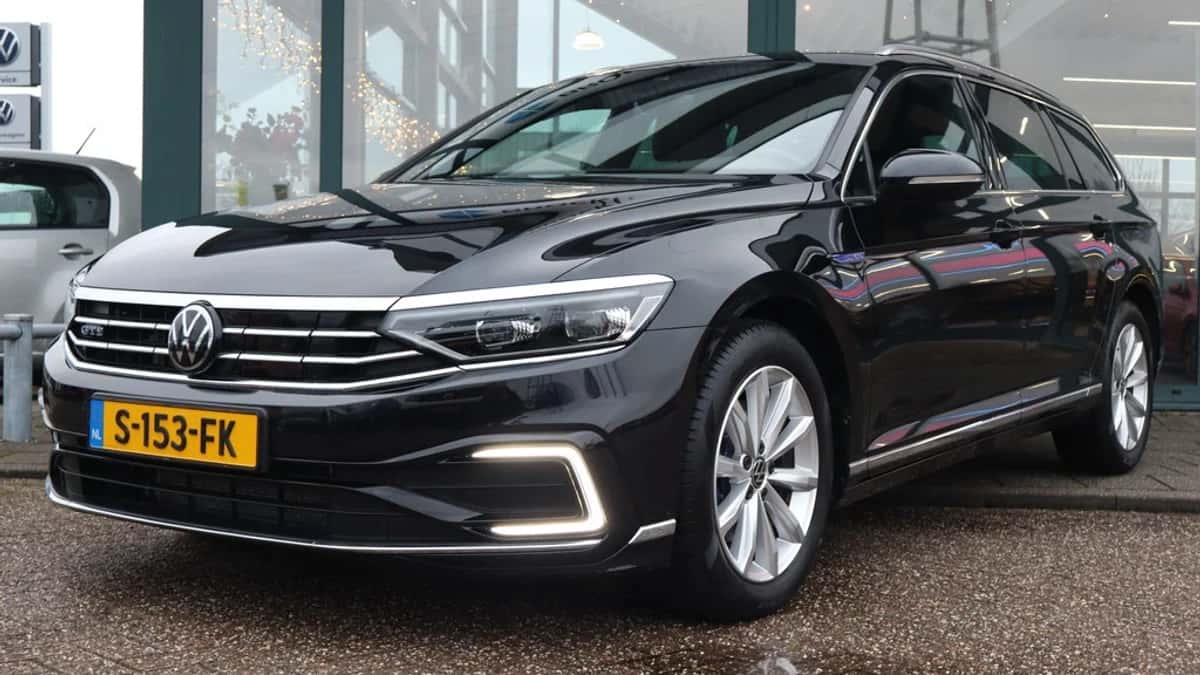 Volkswagen Passat (2023) — foto 1