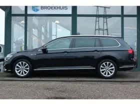 Volkswagen Passat (2023) thumbnail 2