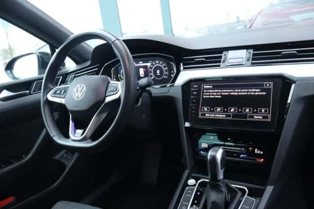 Volkswagen Passat (2023) thumbnail 13