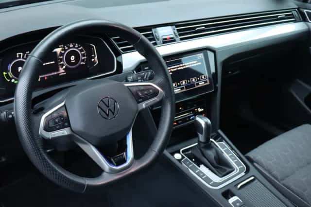 Volkswagen Passat (2023) thumbnail 15