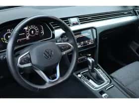 Volkswagen Passat (2023) thumbnail 15