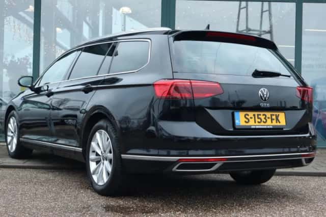 Volkswagen Passat (2023) thumbnail 3