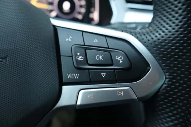 Volkswagen Passat (2023) thumbnail 21