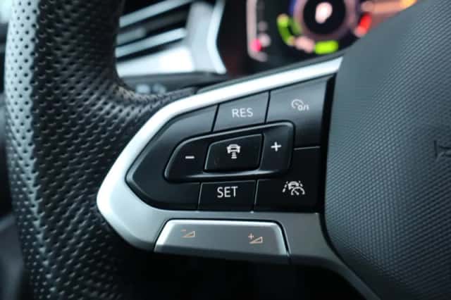 Volkswagen Passat (2023) thumbnail 22