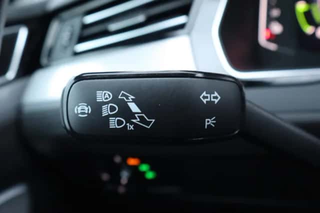 Volkswagen Passat (2023) thumbnail 23