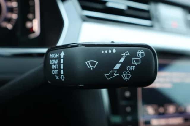 Volkswagen Passat (2023) thumbnail 24