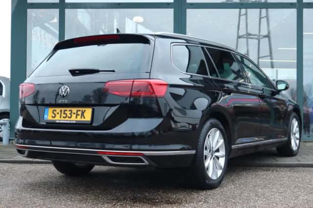 Volkswagen Passat (2023) thumbnail 4