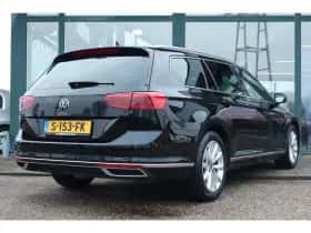 Volkswagen Passat (2023) thumbnail 4