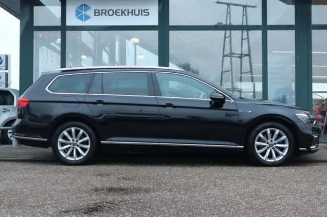 Volkswagen Passat (2023) thumbnail 5