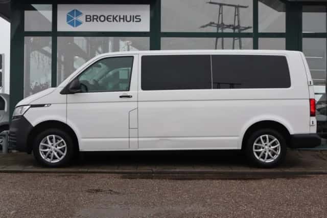 Volkswagen Transporter (2023) thumbnail 2