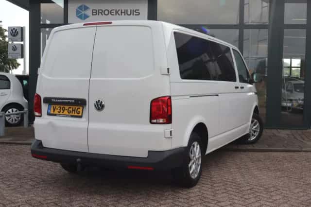 Volkswagen Transporter (2023) thumbnail 4