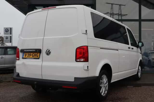 Volkswagen Transporter (2023) thumbnail 4